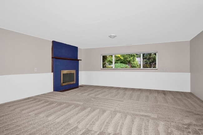 Building Photo - 4 Bedroom 3 Bath Split Level Kirkland