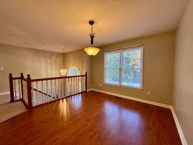 Building Photo - Home Sweet Dallas Home!