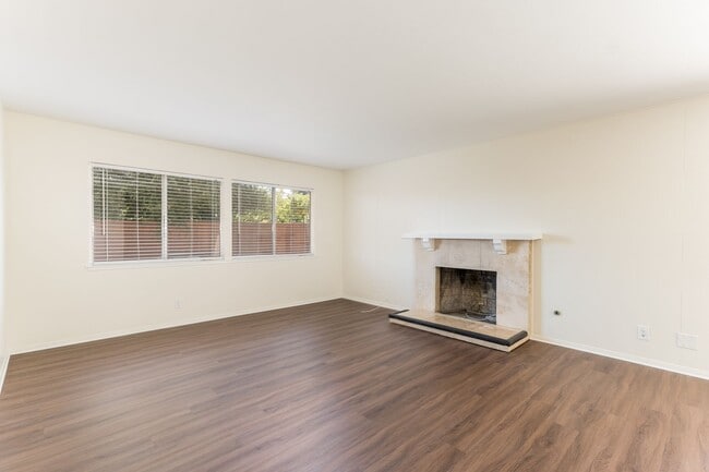 Building Photo - Charming 4-bedroom Single Story Newbury Park Home