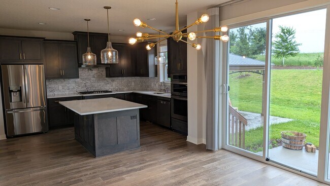 Building Photo - Amazing updated Chaska 4 bedroom home!