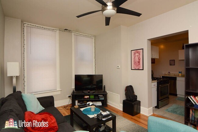 Building Photo - 2030 N Oakley Ave