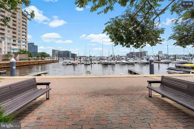 Waterfront promenade - 23 Pierside Dr
