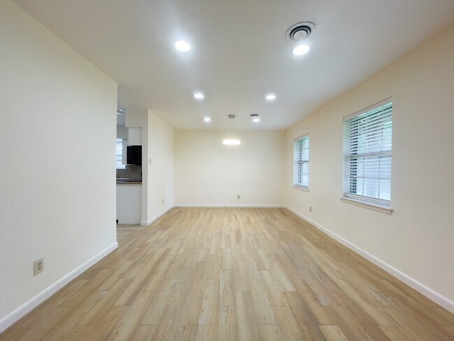 Building Photo - 7710 Romney Rd