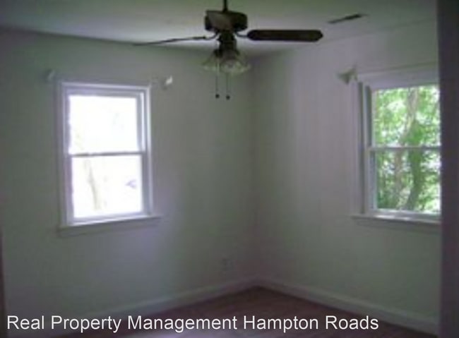 Building Photo - 3 br, 1 bath House - 236 Woodview Avenue