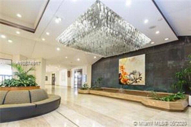 Building Photo - 905 Brickell Bay Dr