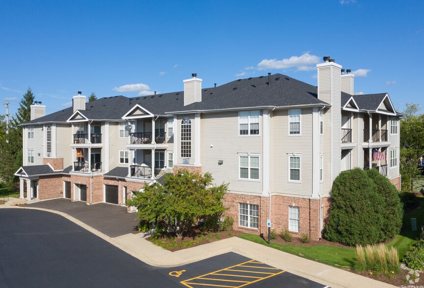 Dwell at Naperville 1995 Yellowstone Dr Naperville IL 60563