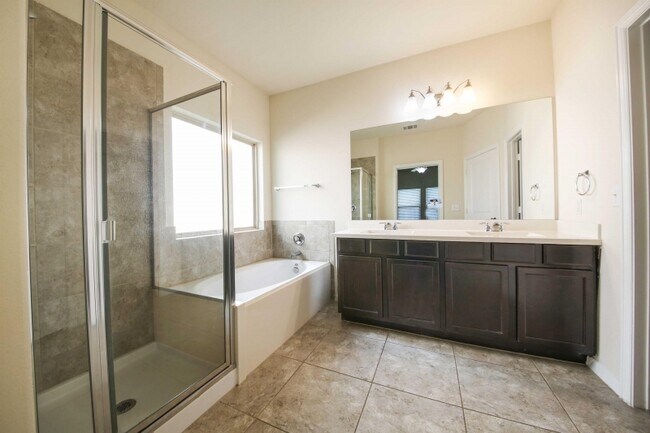 Building Photo - 14002 Madrigal Ln