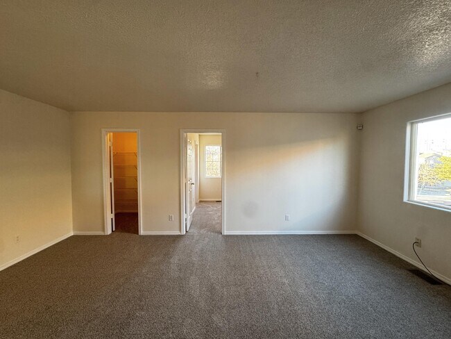 Building Photo - 8300 Bluffs Edge Pl NW