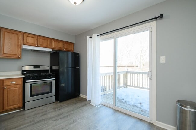 Building Photo - 5266-68 Plaza Ave