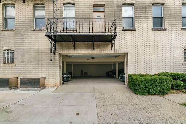 Building Photo - 316-1301-3-324 Jefferson St