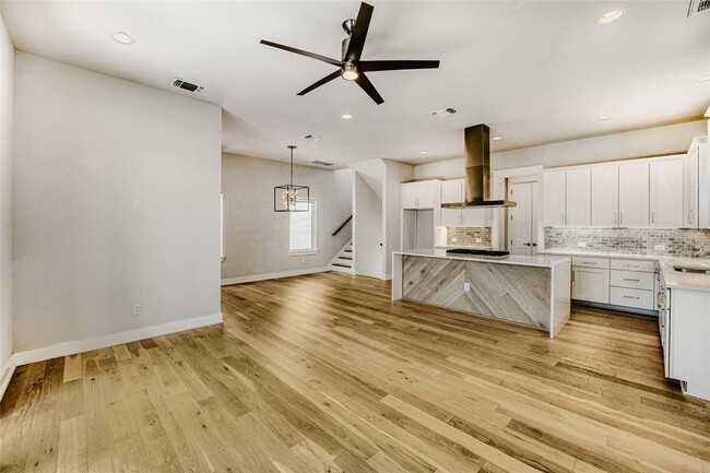 Building Photo - 5002 Pecan Springs Rd
