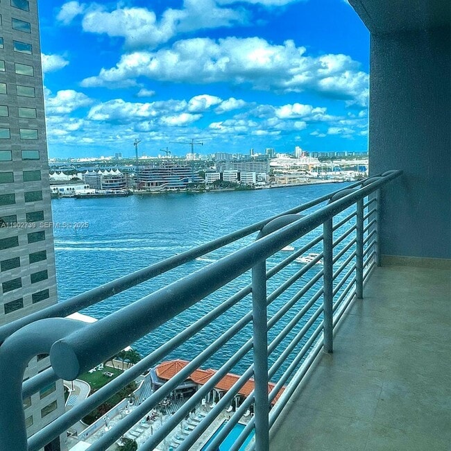 Building Photo - 335 S Biscayne Blvd