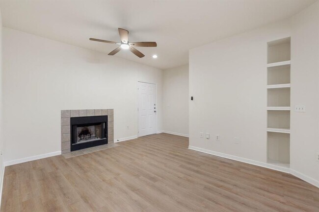 Building Photo - 2320 Gracy Farms Ln