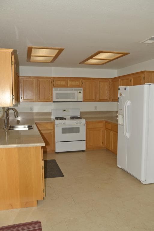 Building Photo - 13686 Sylvan Oaks St