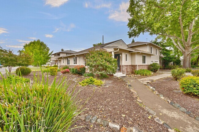 Building Photo - 5400-5402 Folsom Blvd