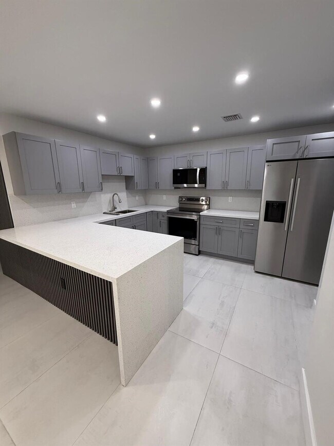 Building Photo - 6720 Park St