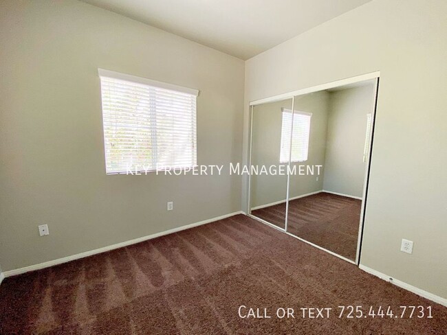 Building Photo - 3 BEDROOM 2 BATH CONDO WITH ATTACHED 2 CAR...