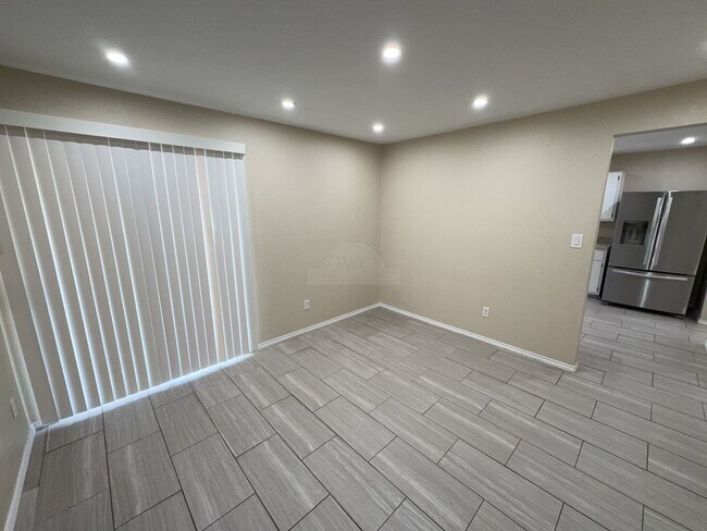 Building Photo - 2611 Littlewood Dr
