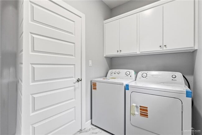 Building Photo - 22 South Dr