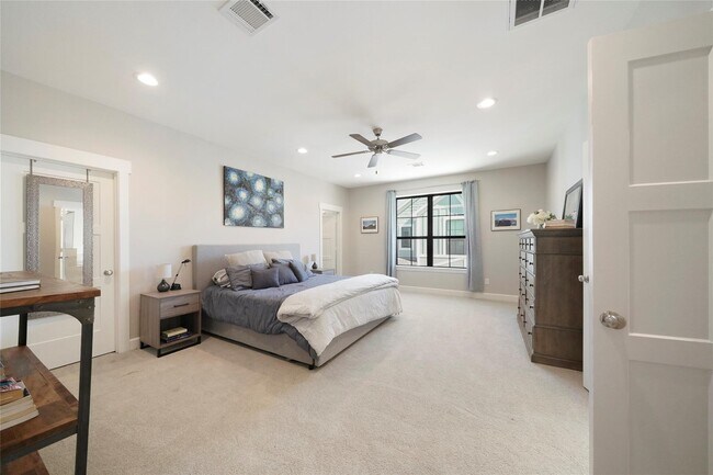 Building Photo - 5905 Petty St