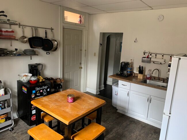 Kitchen - 997 Neil Ave