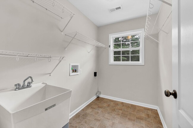 Building Photo - 1109 Ishee Dr