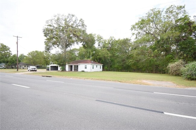 Building Photo - 2140 Hwy 6
