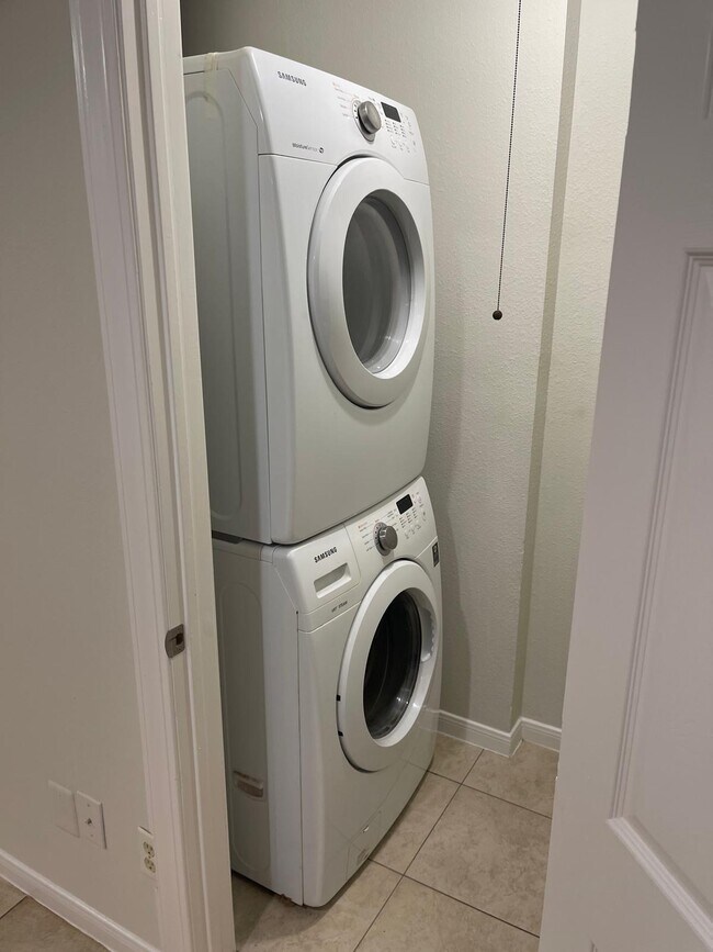 Building Photo - 8229 Kingsbrook Rd