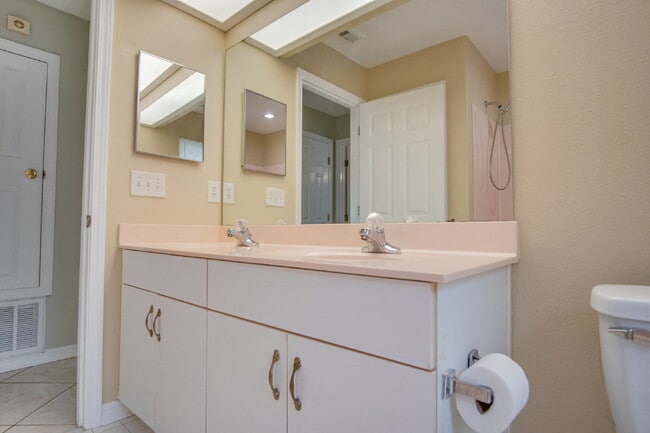 Building Photo - Spacious 4-Bedroom Cantonment Home with Sc...