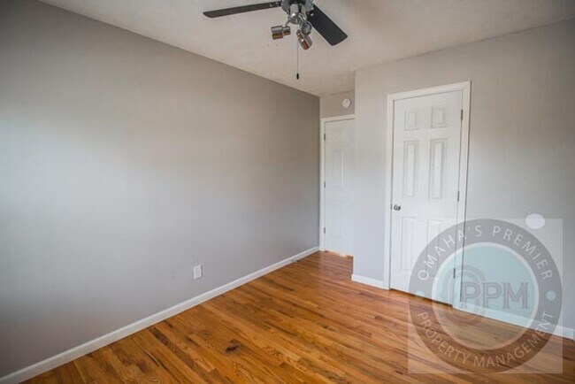 Building Photo - Spacious 5 Bedroom / 2.5 Bathroom Home | Near Ralston