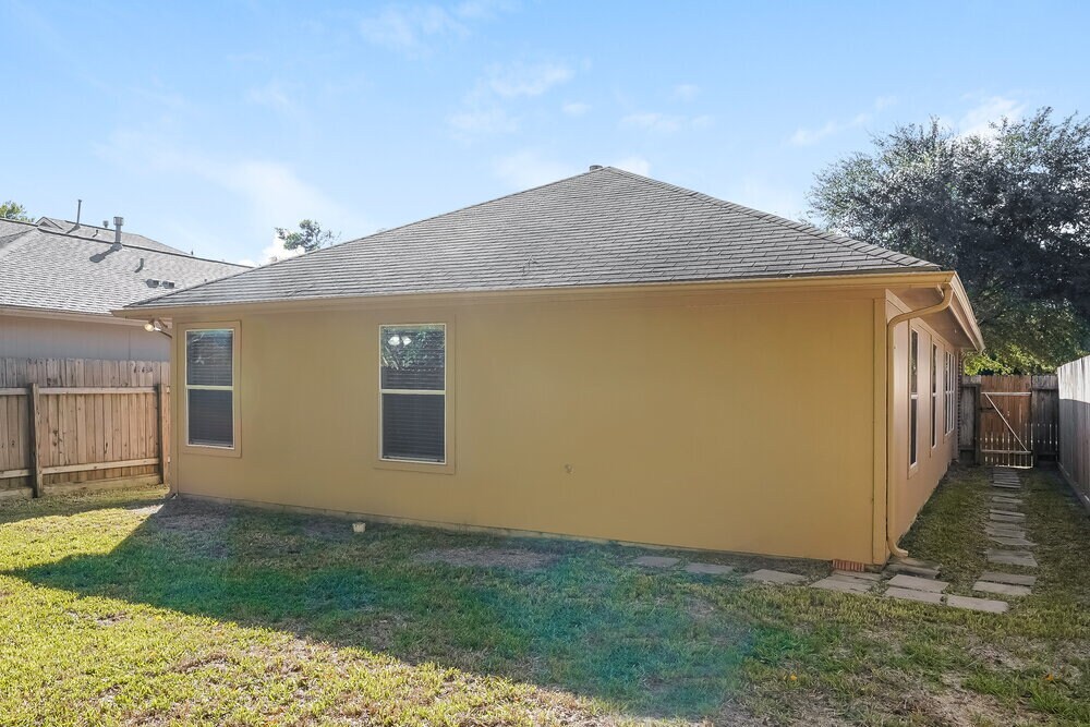 Building Photo - 24214 Silver Maple Dr