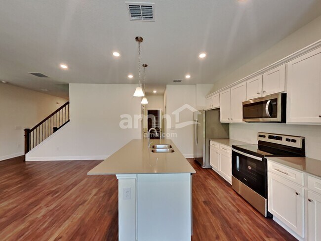 Building Photo - 27288 St Andrews Ave