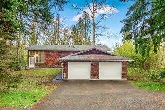 Building Photo - Updated 2BR Townhome with Fenced Yard & Ga...