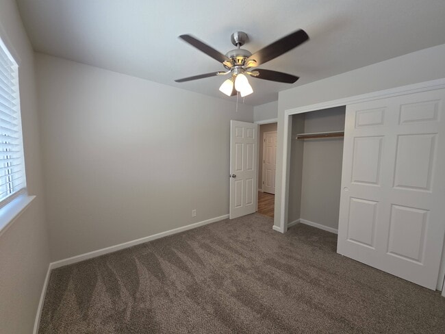 Building Photo - 3179 Sunglow Dr