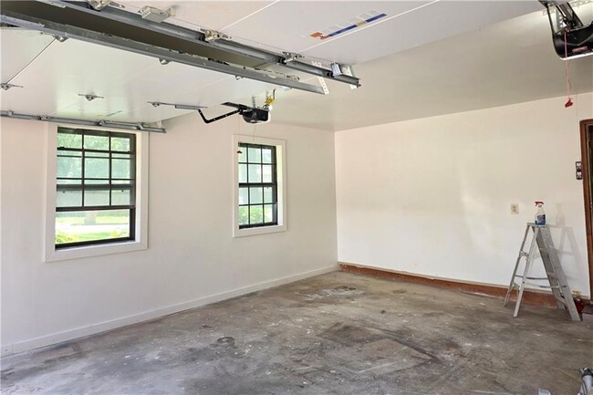 Building Photo - 3533 Charlotte Dr