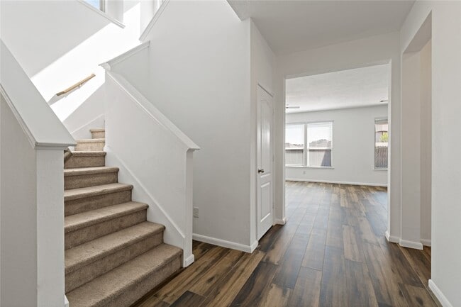 Building Photo - 25435 Autumn Woods Dr