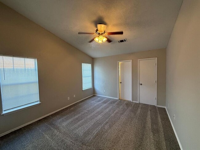 Building Photo - 808 W Elder Dr