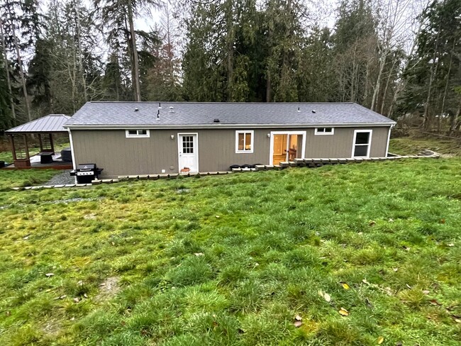 Building Photo - ***PENDING APPLICATION***Beautiful Home wi...