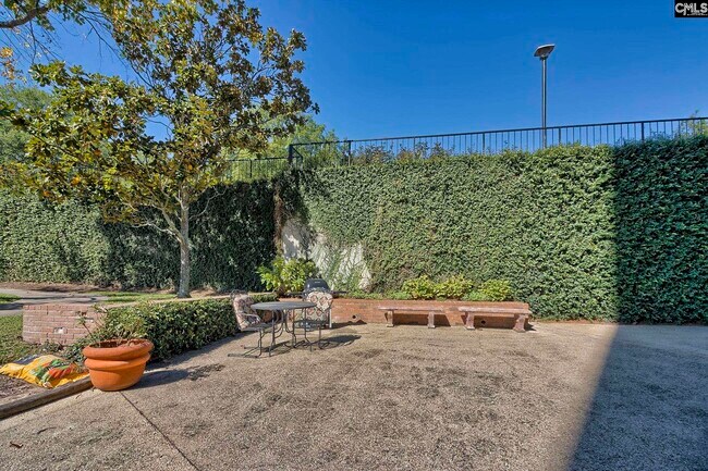 Building Photo - 1825 St Julian Pl