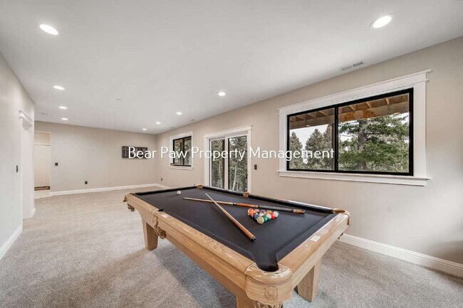 Building Photo - Gorgeous Home on Bear Mountain!