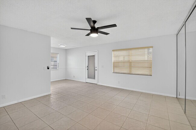 Building Photo - 341 Capri H