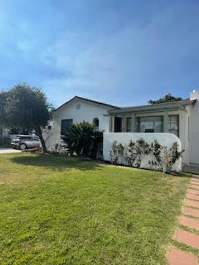 Primary Photo - Beautiful 2 Bd house in Ontario