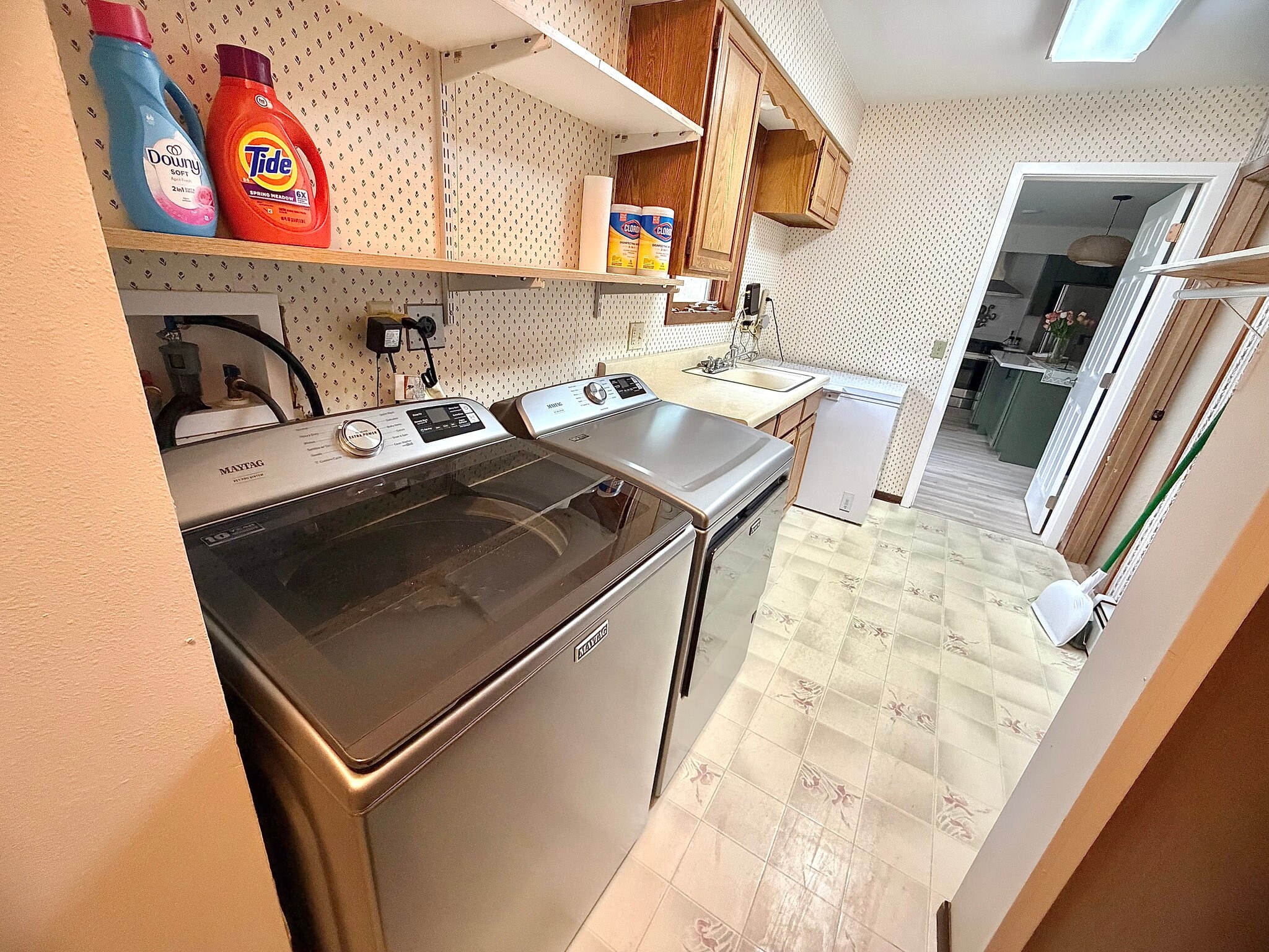 Laundry Room - 37041 Rafie St