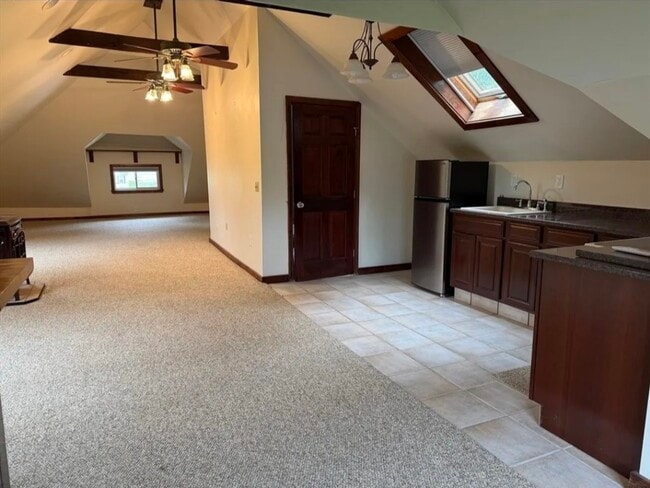 Building Photo - 612 Grove St