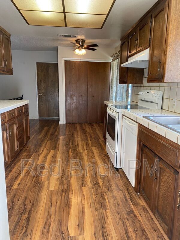 Building Photo - 2998 Sequoia Dr