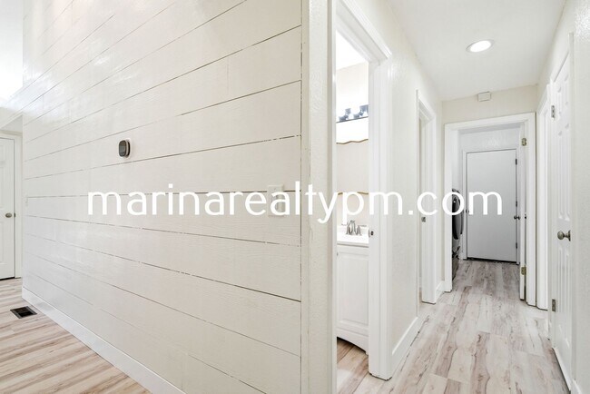 Building Photo - Home Sweet home-Beautiful remolded 3 bedroom 2 bathroom