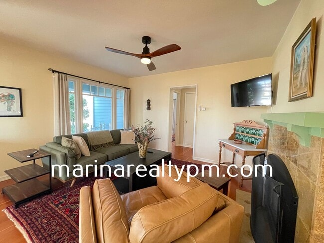 Building Photo - Welcome to this stunning 3 Bedroom 2 Bath Single Family Home in the charming town of Crockett, CA