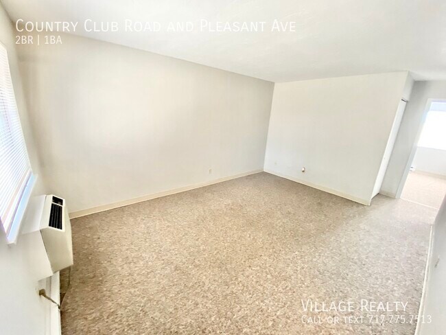 Building Photo - Roomy 2-bed end-unit w/ on-site laundry & ...