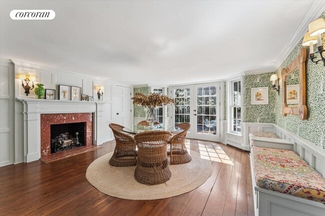 Building Photo - 20 Quogue St