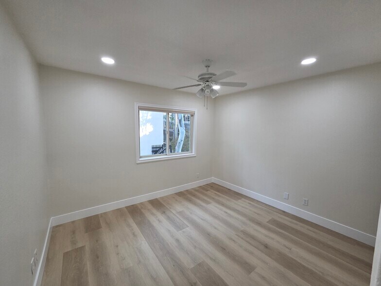 Building Photo - 24776 Glenwood Dr